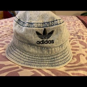 Adidas bucket hat